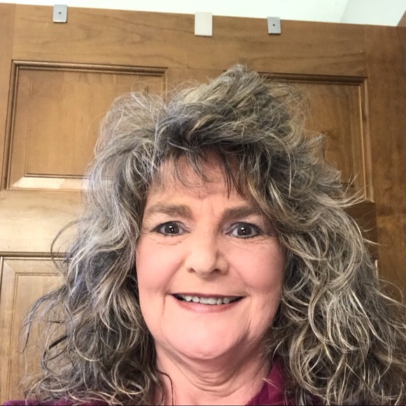 Meet your Posher, Elizabeth - Picture 2 of 2